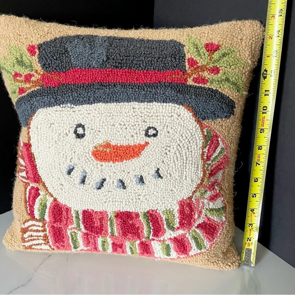 Snowman Wool Hook Pillow by Peking Handicraft